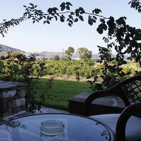 Ξενοδοχείο με διαμερίσματα Agrabeli Paros 4*